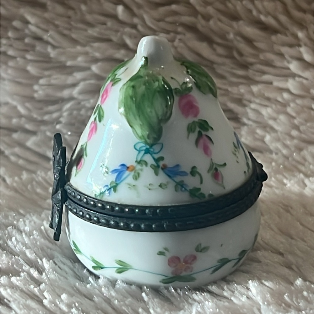 LIMOGES France Peint Main Pear Trinket - Picture 3 of 11